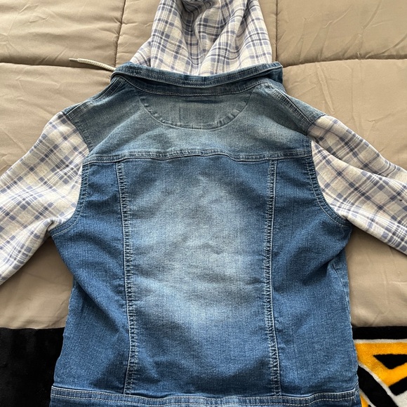 Wallflower woman’s denim jacket - Picture 10 of 17